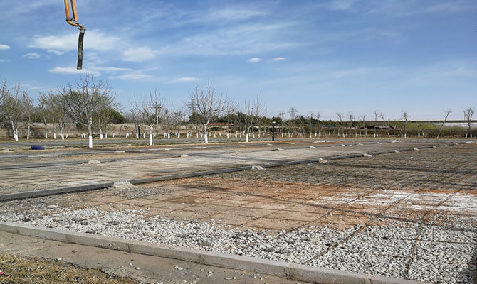 加钢筋水泥基础